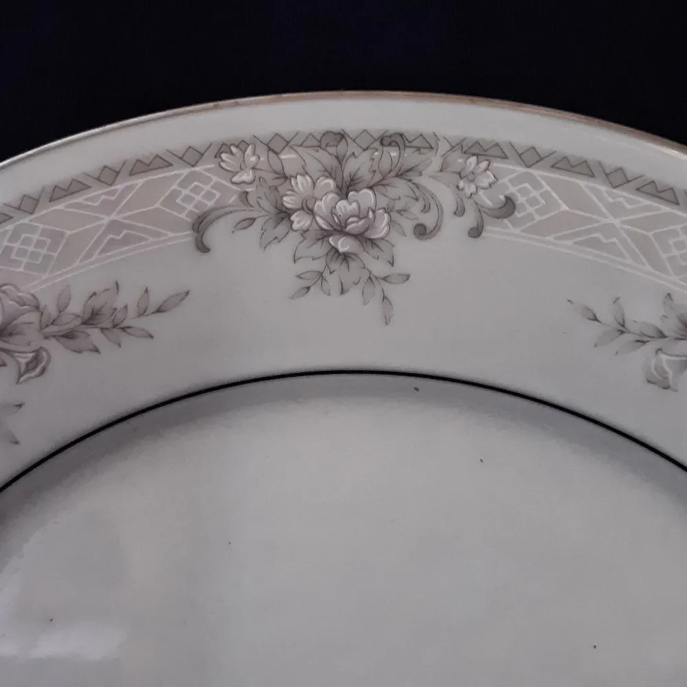 Noritake Sweet Leilani‎ Dinner Plate Platinum Trimmed 10.5